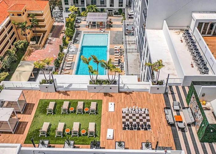 Exclusive Condo In Downtown Miami With Pool Views And Free Parking