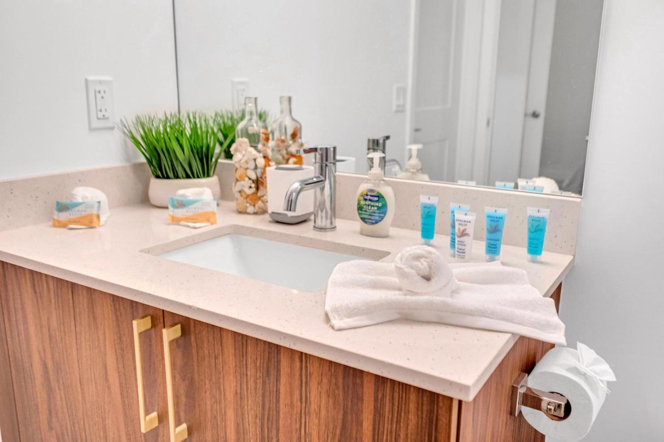 Exclusive In Downtown With Pool Views And Free Parking Appartamento *
